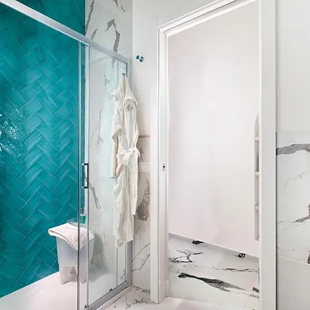 לינה וארוחת בוקר Lux