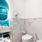 Lux 4*