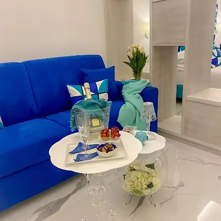 Lux Bed and Breakfast 4*