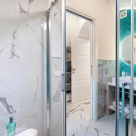 Lux Bed & Breakfast 4*