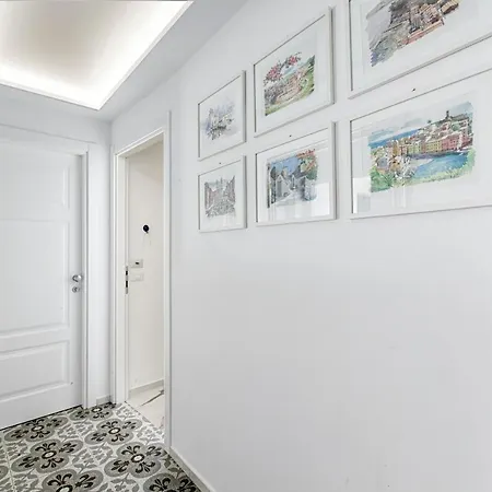 Lux Bed and Breakfast 4*