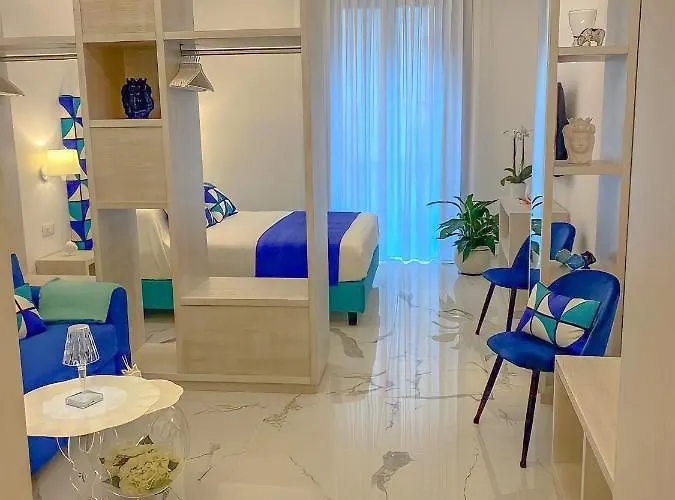 Lux לינה וארוחת בוקר 4*