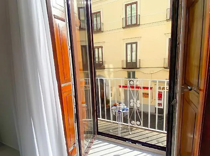 Lux לינה וארוחת בוקר 4*