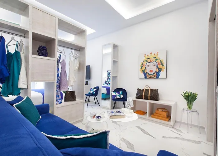 Lux לינה וארוחת בוקר 4*