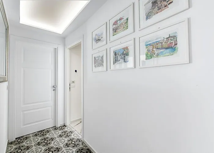 Lux לינה וארוחת בוקר 4*