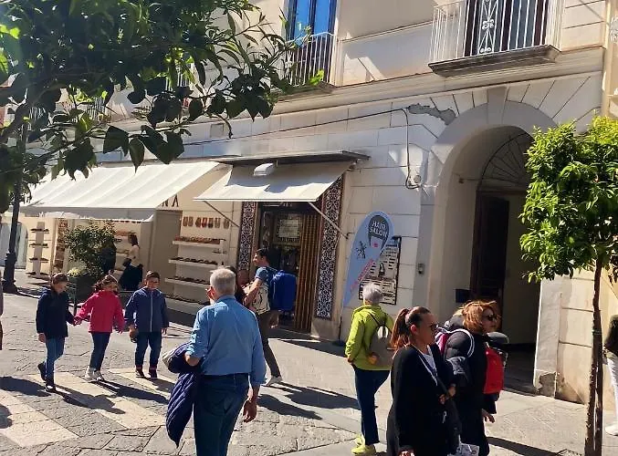 לינה וארוחת בוקר Lux 4*